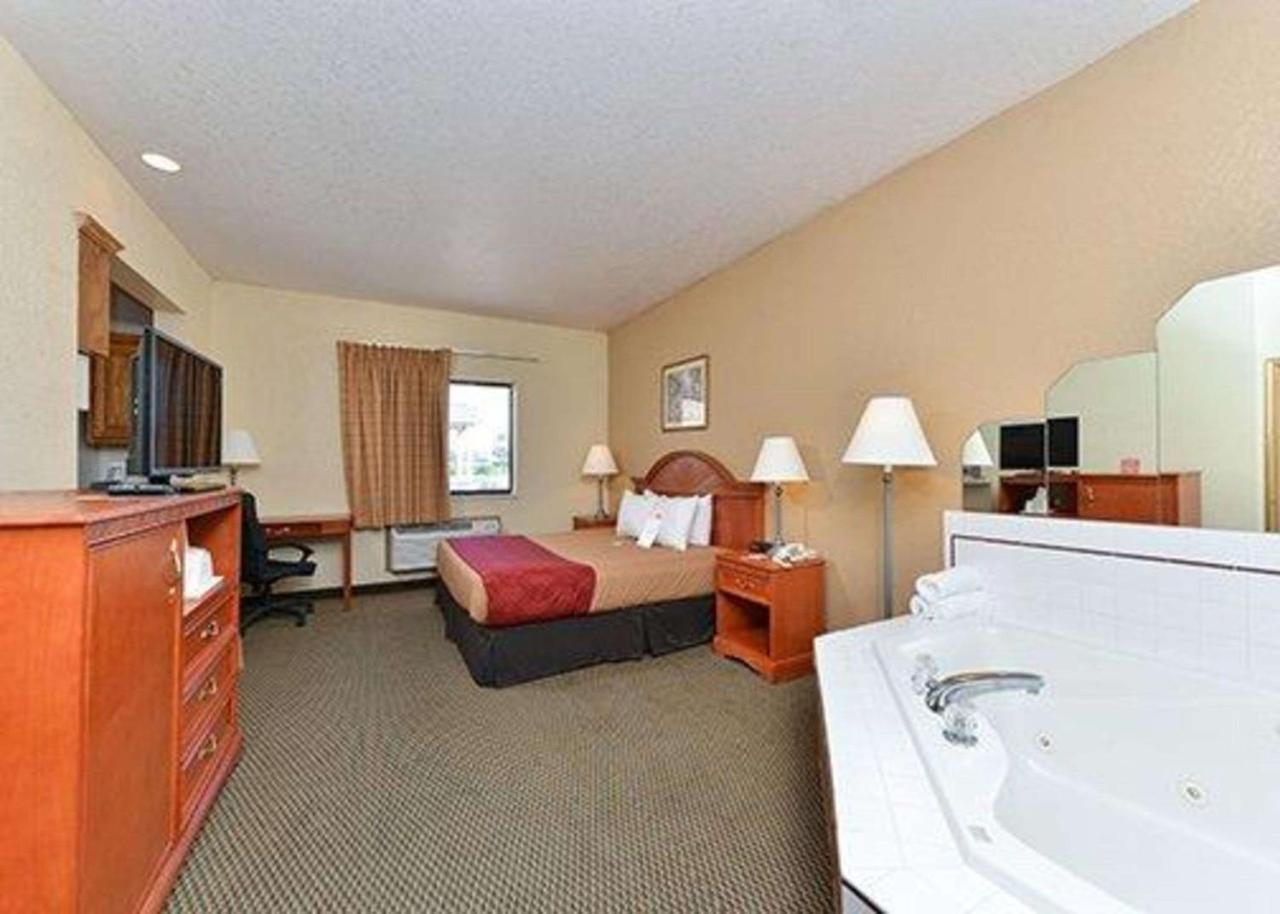 Express Inn & Suites Decatur Экстерьер фото