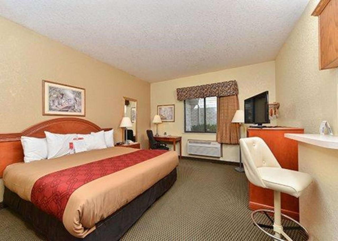 Express Inn & Suites Decatur Экстерьер фото